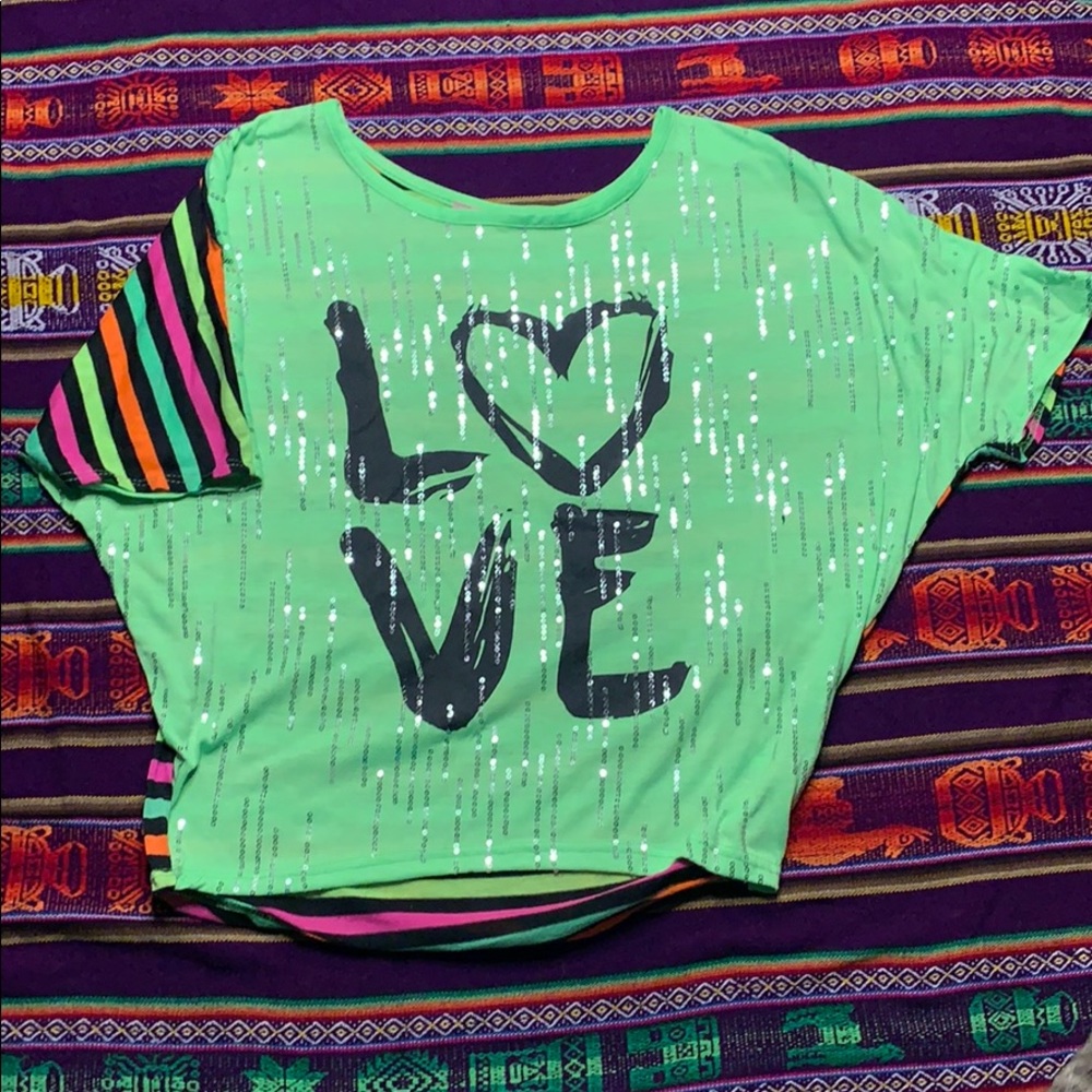 Super soft graphic crop top